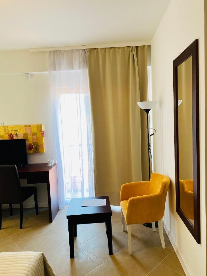 הרצג-נובי Hotel Vienna מראה חיצוני תמונה